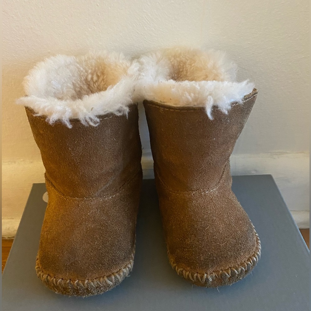 UGG Caden boots for walker, size 2/3. Used but good condition.
